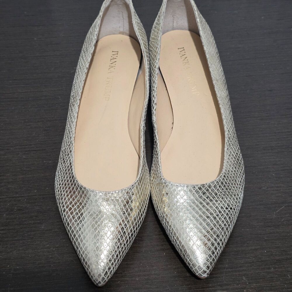 Ivanka Trump Itchic Leather Pointed Toe Low Wedge Flats Snakeskin 6.5M - Picture 12 of 16
